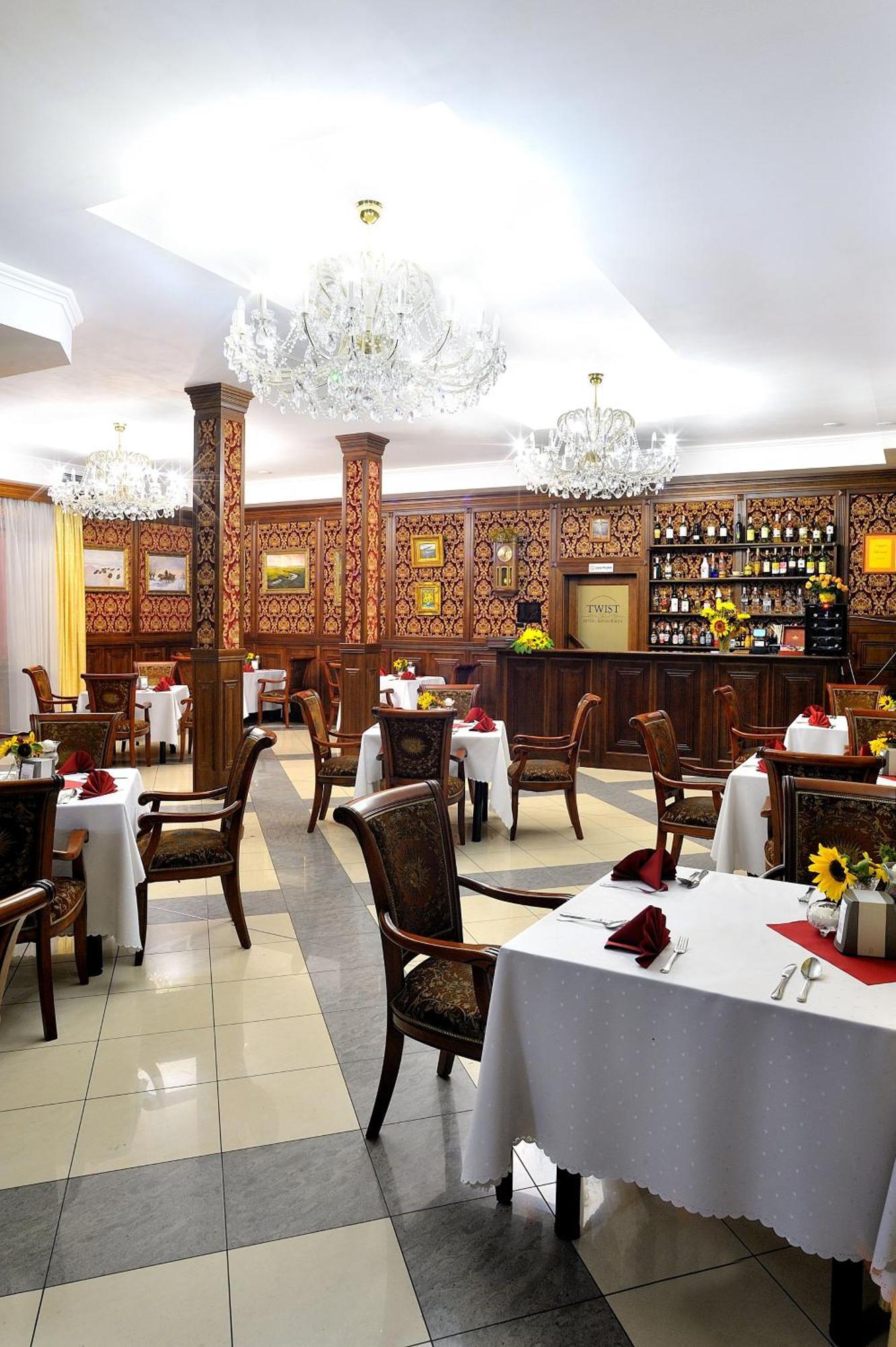 Hotel Restauracja Twist Krosno Exterior foto